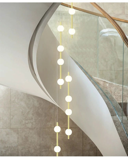 Lustre d'escalier suspendu à globes de poteau minimaliste